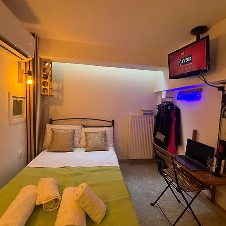 Cute Tiny At Pagrati, Center Apartment Athens